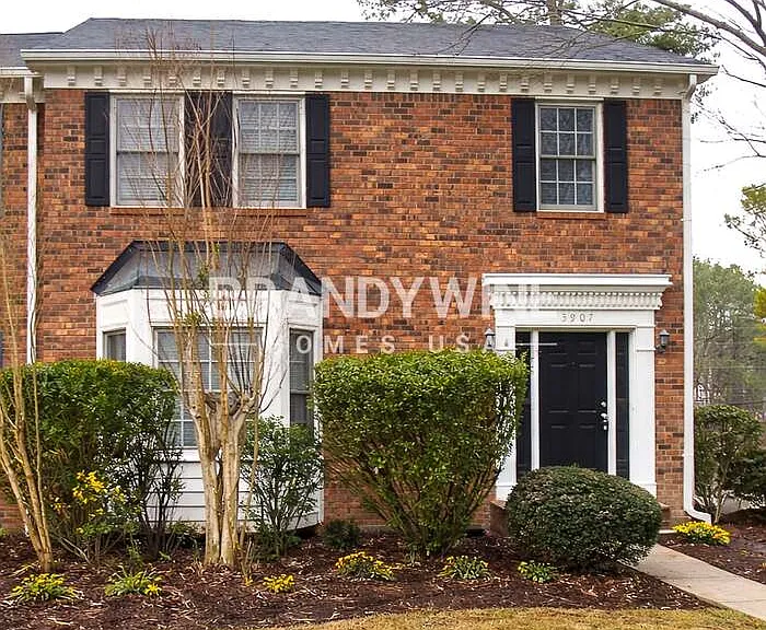 5907 Princess Ln — Photo 1