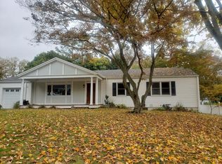 9 Old Wagon Rd, Old Greenwich, CT 06870