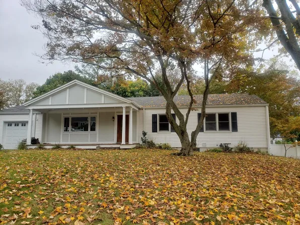 9 Old Wagon Rd, Old Greenwich, CT 06870