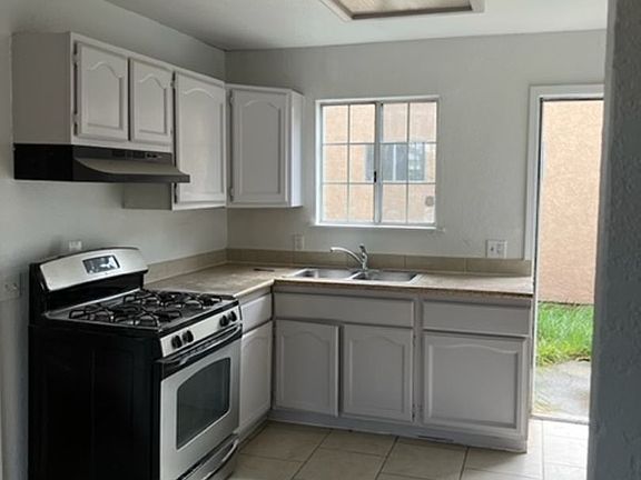 4th image of 3815 20th Ave
