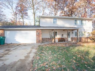 1636 Inner Dr, Ortonville, MI 48462