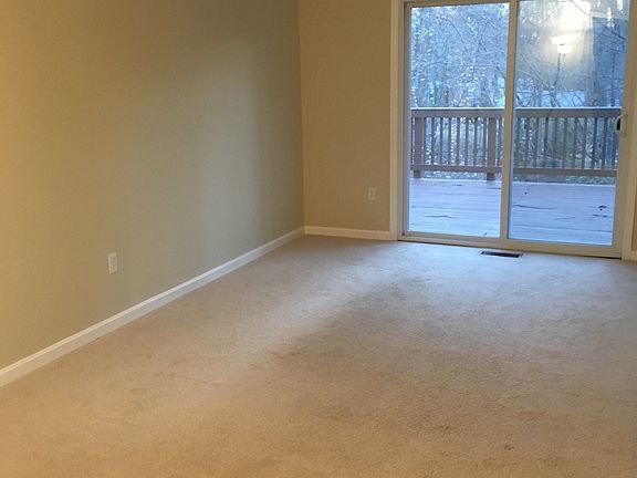 Freshly painted Family Room pic 1