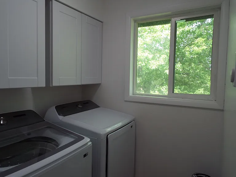 300 N Blossom Dr — Photo 14
