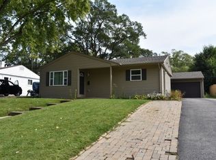17 Aspen Ln, Carpentersville, IL