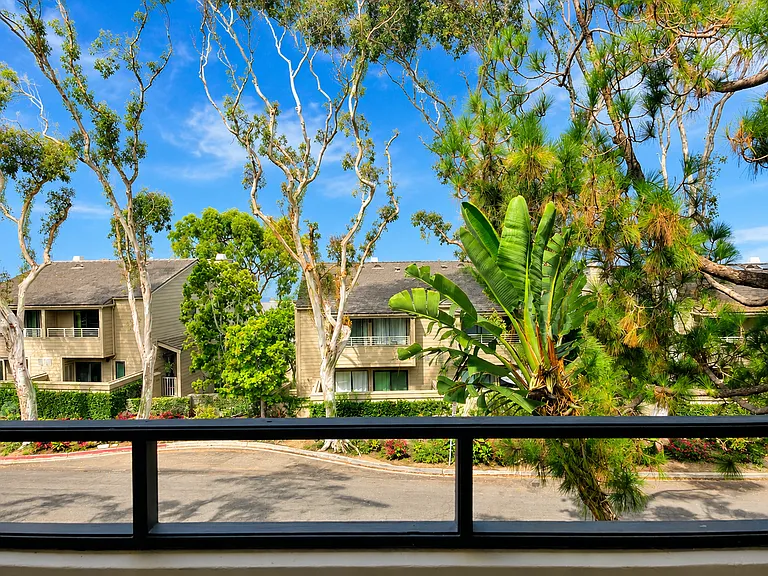 Los Arboles Apartments — Photo 27