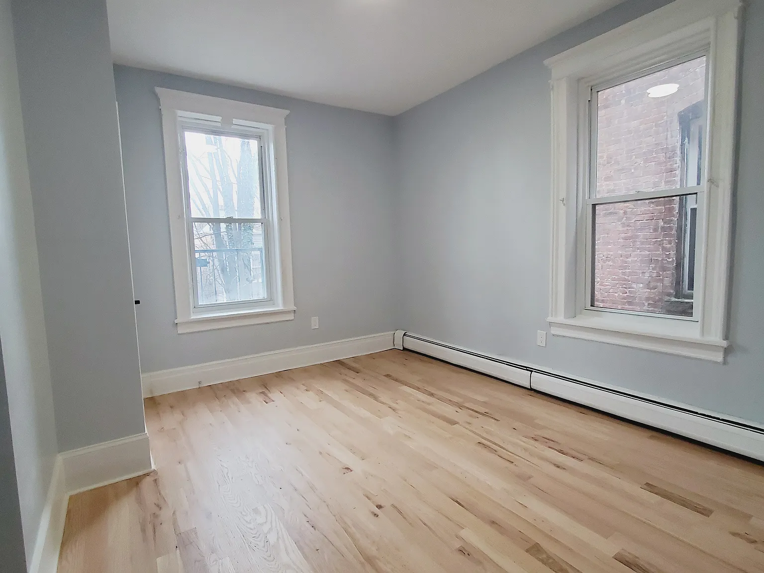 3 bed, 1000 sqft, $2,500 — Photo 3