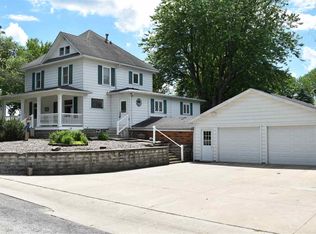 107 N Lawrence St, Stacyville, IA 50476