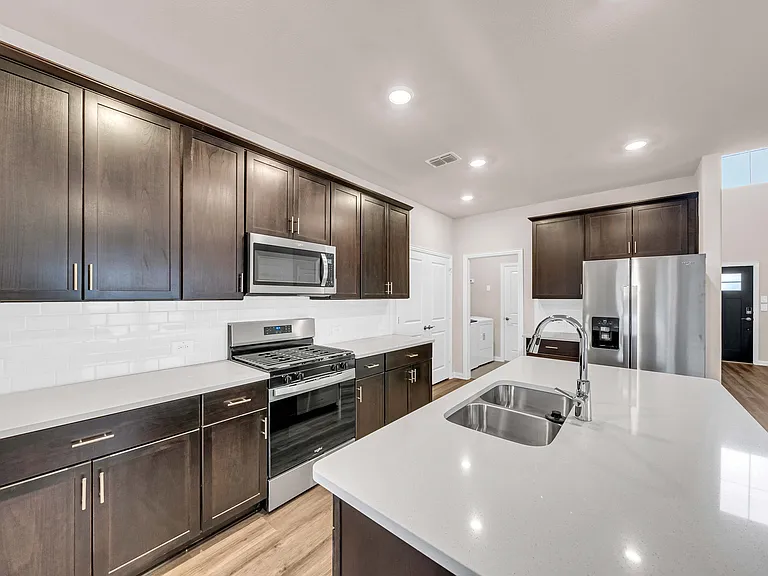 504 Weller Rd — Photo 5