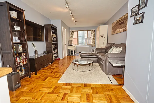 Sold by The Bamberger Group | media 1