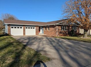 733 San Salvador Ave, Carroll, IA 51401