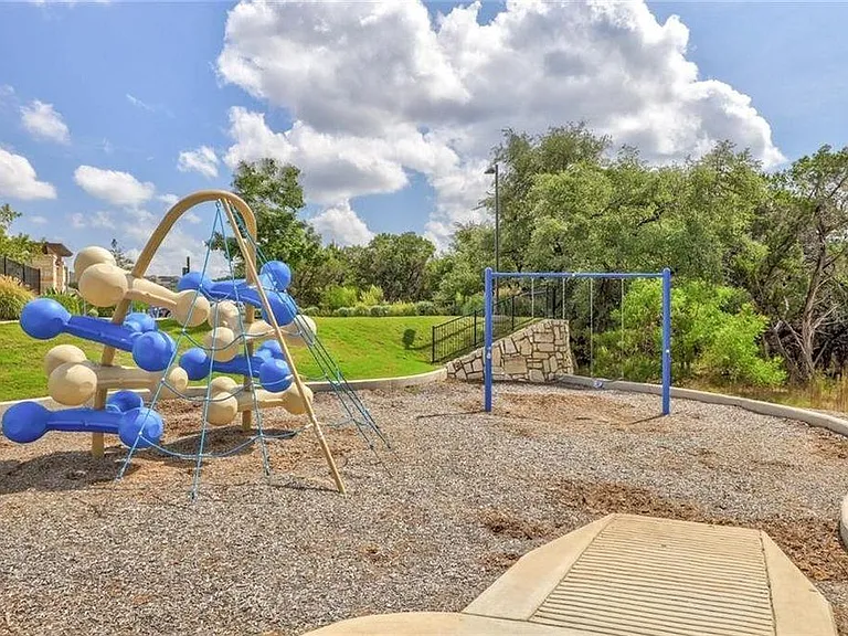 5724 Siragusa Dr — Photo 3