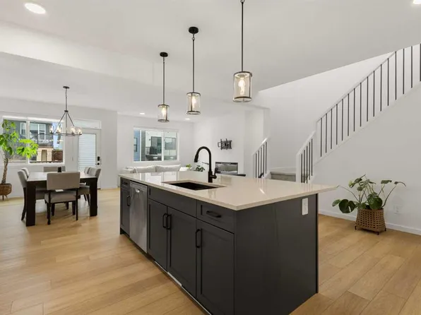 50 W Royston Ter NW, Calgary, AB T3L 0H3