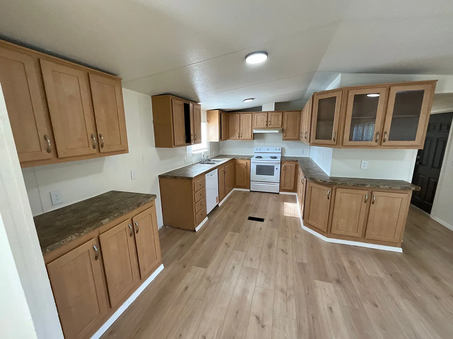 3 bed, 1250 sqft, $1,250 — Photo 3