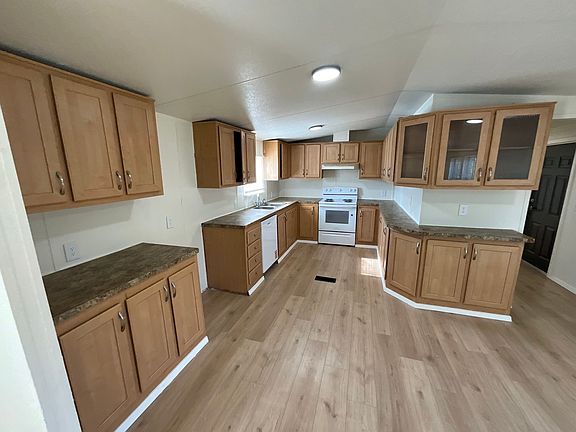 3rd image of 10700 Deer Ln