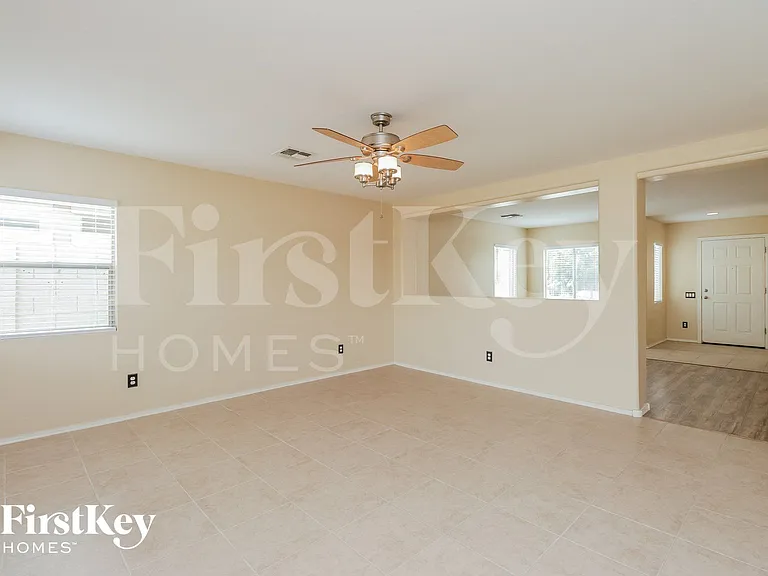 1730 E Maddison Cir — Photo 6