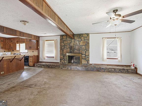 2nd image of 2521 Fairview Rd