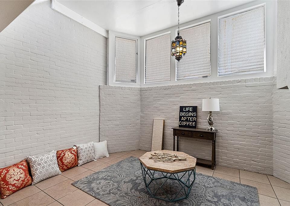 1st image of 3022 Baldwin St