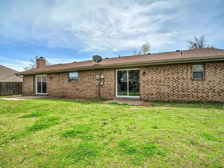 605 Saint James Pl — Photo 41