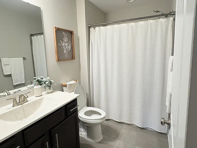 Upstairs full bath