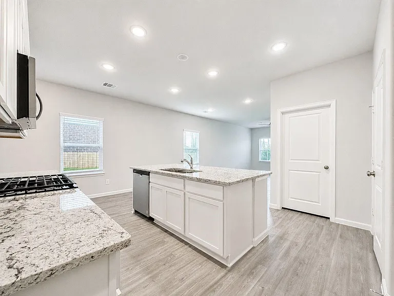 52 Valiant Ridge Trl — Photo 16
