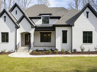 910 Collins Dr, Raleigh, NC 27609