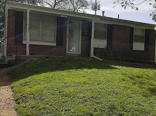 10202 Castle Dr, Saint Louis, MO 63136
