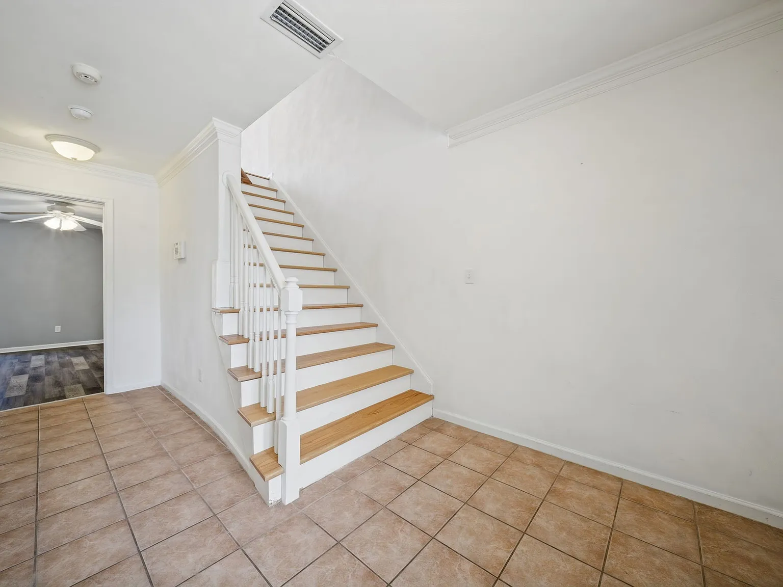 4 bed, 3.5 bath, 2177 sqft, $3,300 — Photo 3