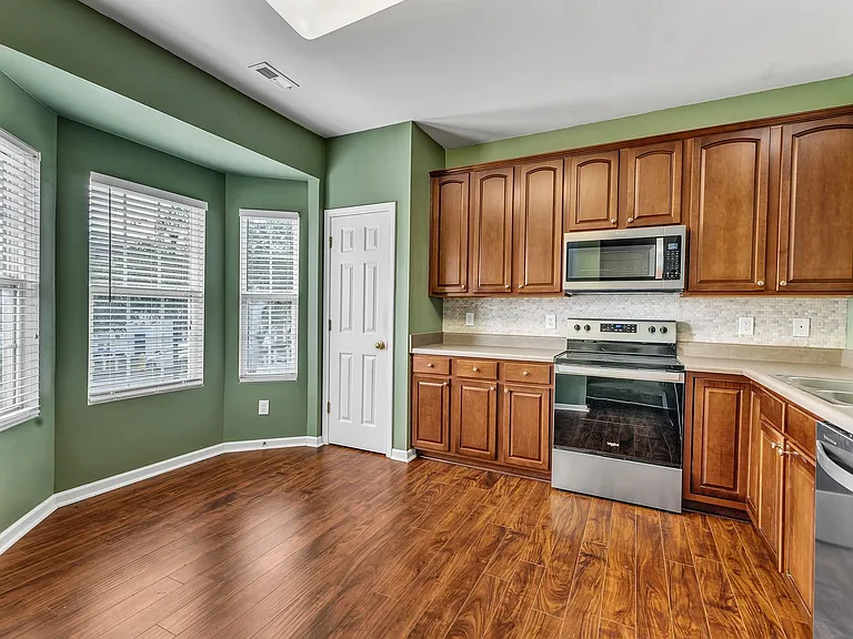 2720 Gross Ave — Photo 13