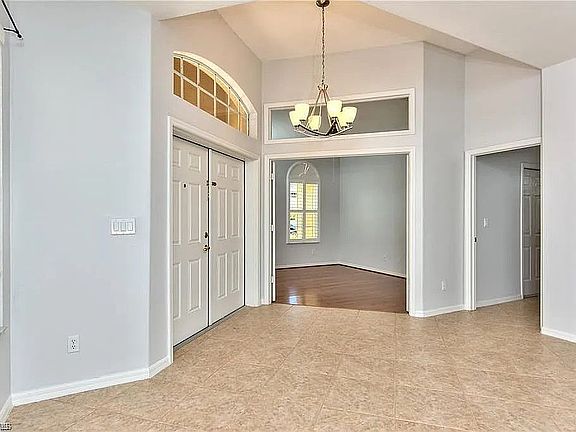 Entrance Door/Den/3rd Bed 
 