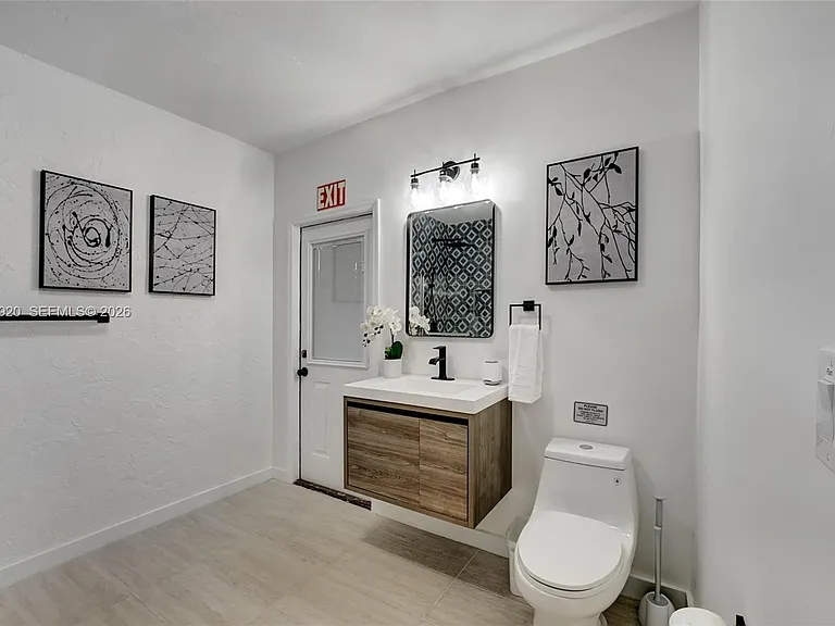 14330 SW 20th St — Photo 21