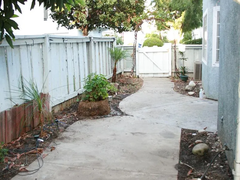 18999 Gault St — Photo 28
