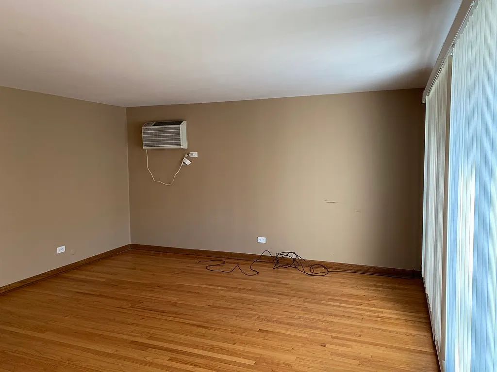 3 bed, 1.5 bath, 950 sqft, $1,800 — Photo 3