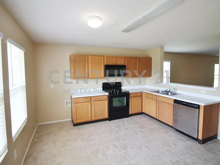 321 Briar Oaks Dr — Photo 7