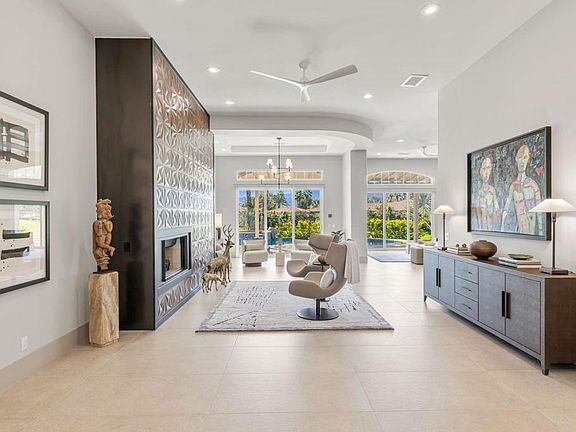 4th image of 86 Via Bella