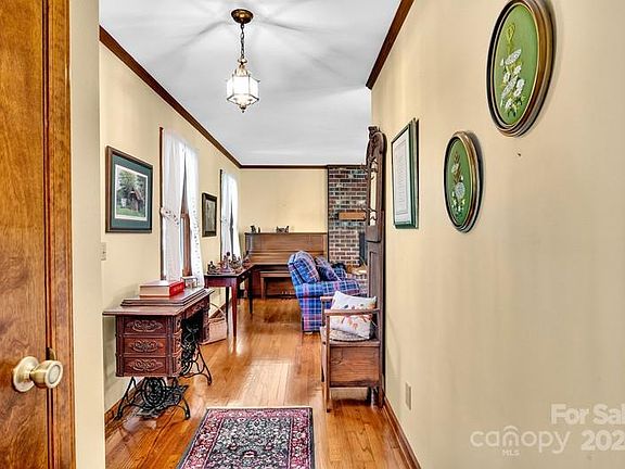 3rd image of 134 Crepe Myrtle Dr