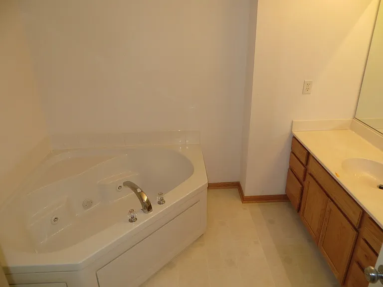 3907 NE Rosewood Ln — Photo 12