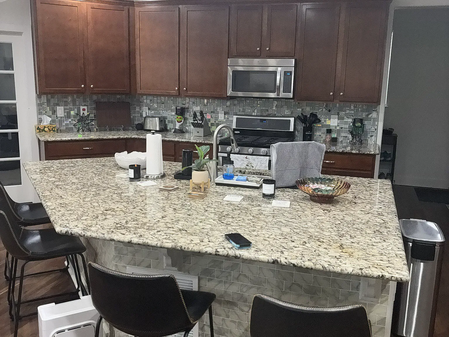 4 bed, 2663 sqft, $3,300 — Photo 2