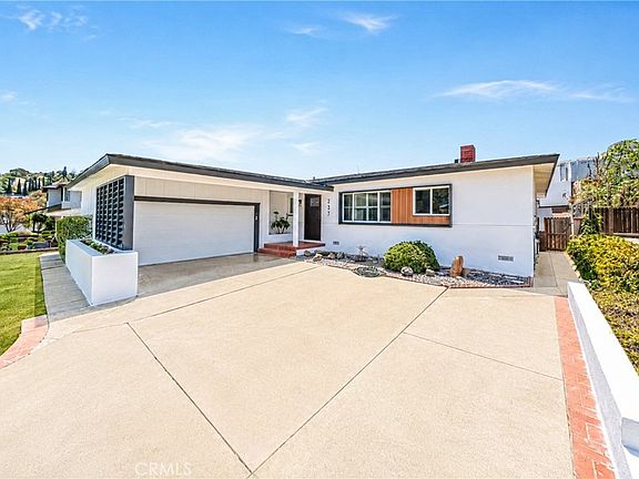 3rd image of 2437 Westmont Dr
