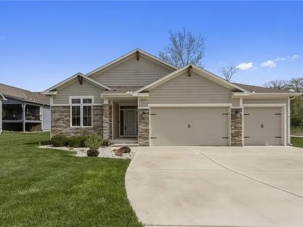 717 Riverwood Dr, Liberty, MO 64068