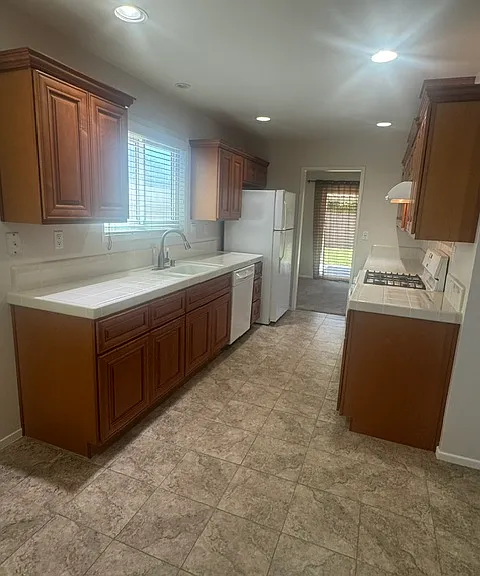 12881 Spring St — Photo 2