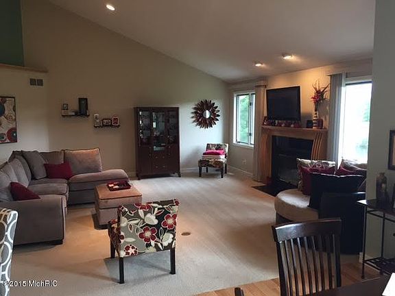3rd image of 7016 Camelback Dr NE