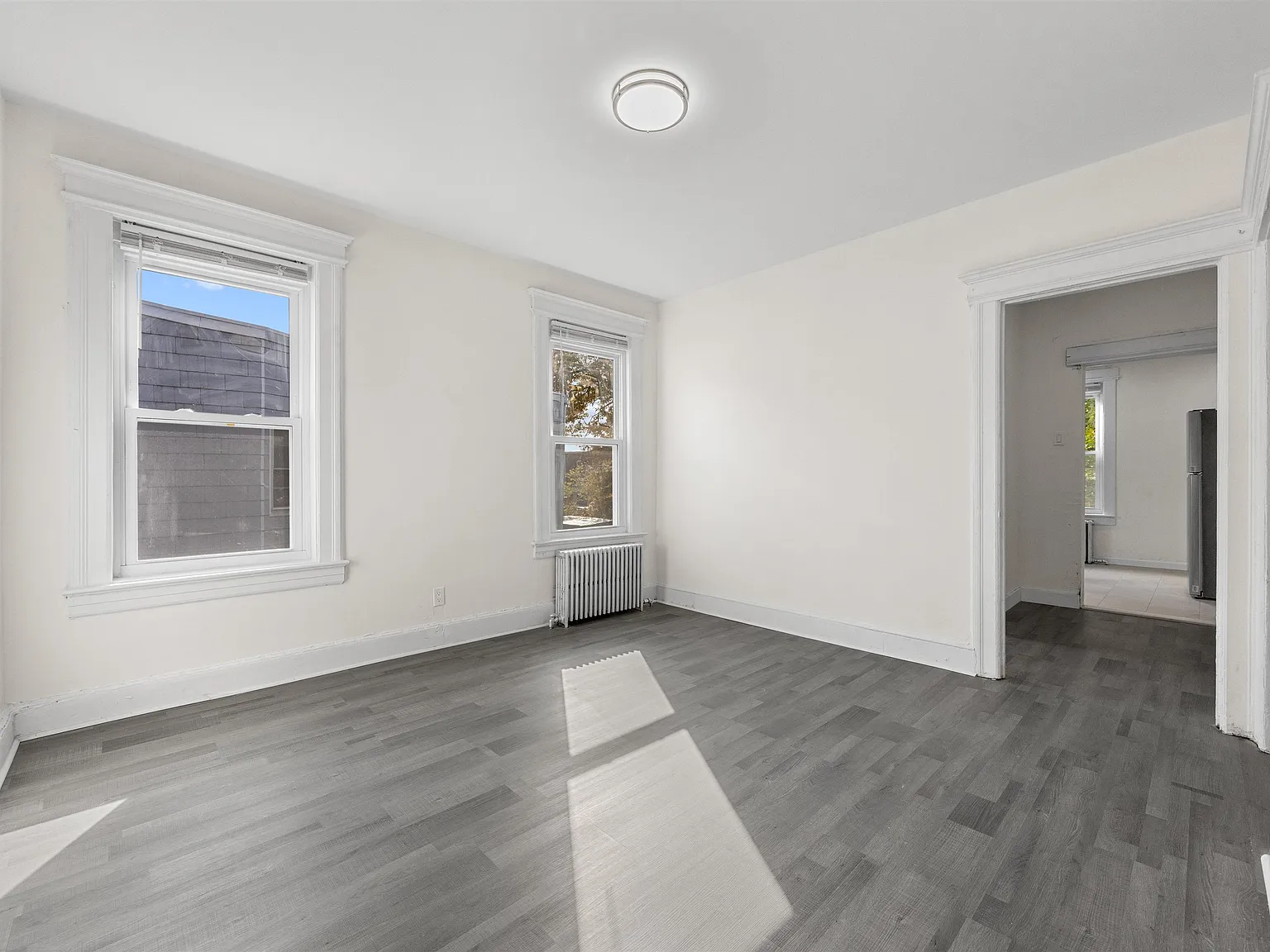 3 bed, 1.0 bath, 1200 sqft, $2,500 — Photo 3