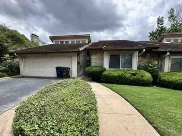 5718 Meadow Wood Ln, Fort Worth, TX 76112