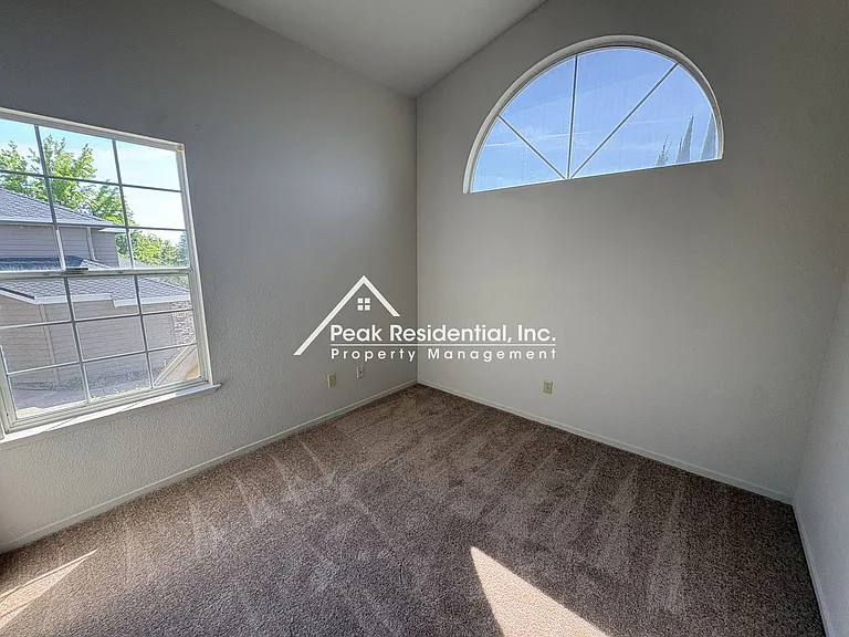 5621 Summit Dr — Photo 30