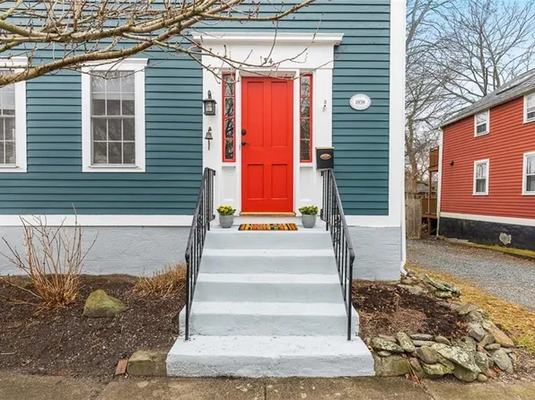 34 Wheaton St, Warren, RI 02885