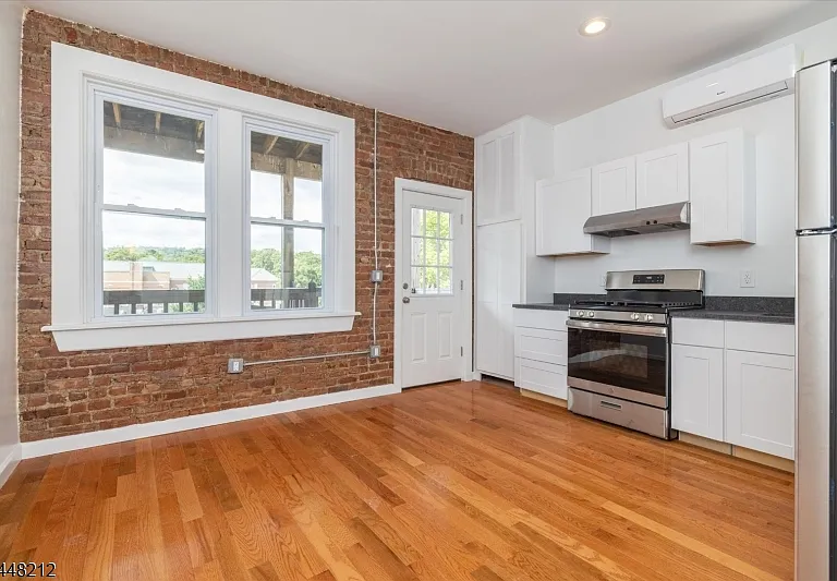 200 Forest St #3R — Photo 4