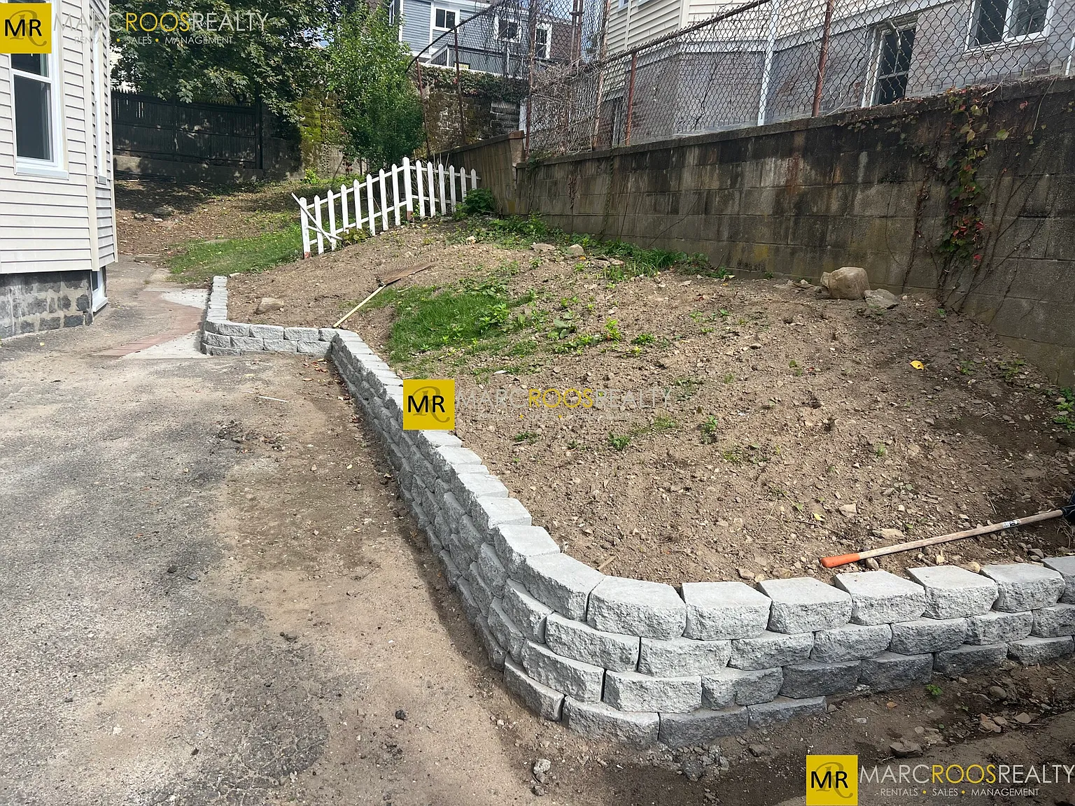 33 Raymond Ave — Photo 2
