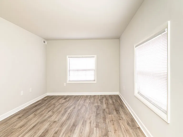 Cub Hill Apartments — Photo 13