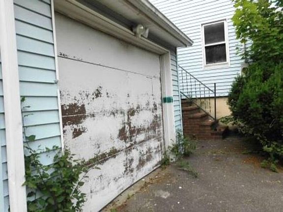 2nd image of 30 Troy Rd