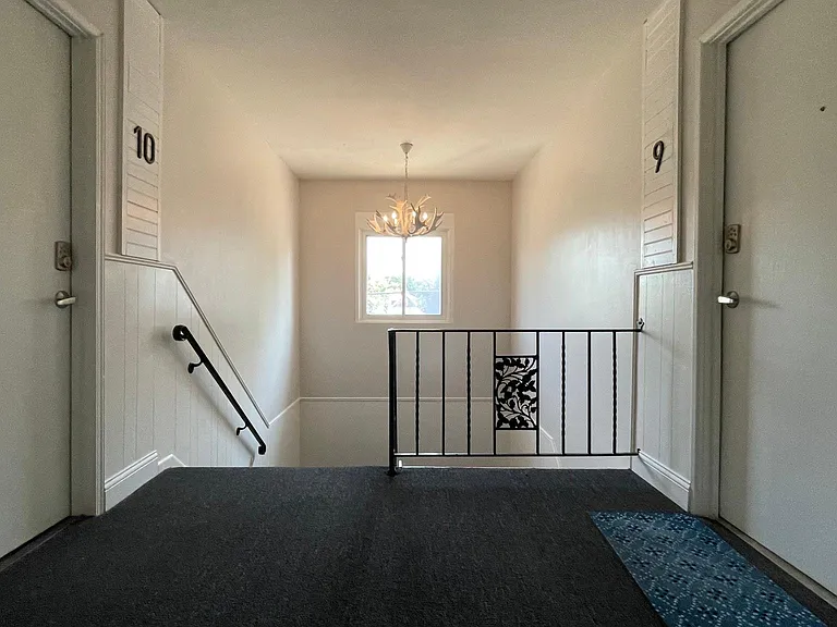 689 Lowry Ave NE #7 — Photo 32